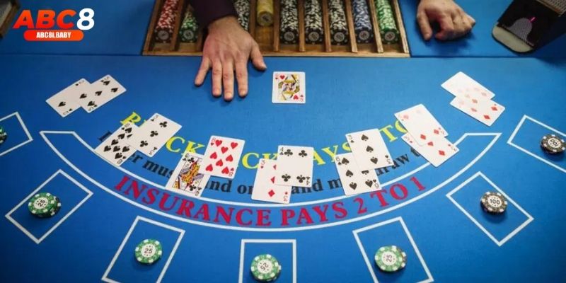 Giao diện chơi Blackjack ABC8 với thiết kế hiện đại